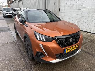 Vaurioauto  passenger cars Peugeot 2008 1.2 Puretech GT Line Automaat 2020/2