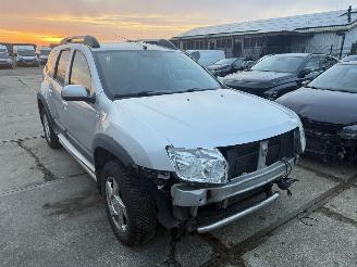 uszkodzony samochody osobowe Dacia Duster 1.6 Lauréate 2wd 2011/10
