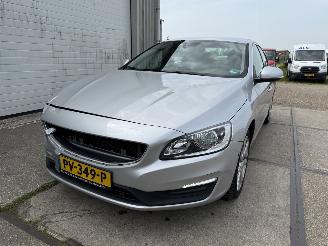 skadebil auto Volvo S-60 2.0 D2 2016/10