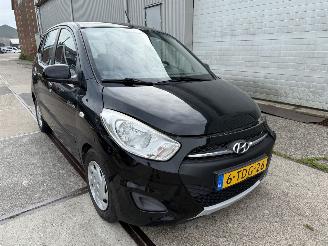 Vaurioauto  passenger cars Hyundai I-10 1.0 i-Drive Cool 2014/2