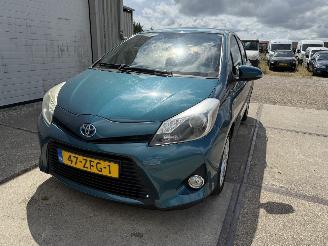 uszkodzony samochody osobowe Toyota Yaris 1.5 Full Hybrid Dynamic 2012/11