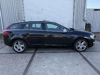Volvo V-60 2.4 D6 AWD Plug in Hybrid Summum picture 2