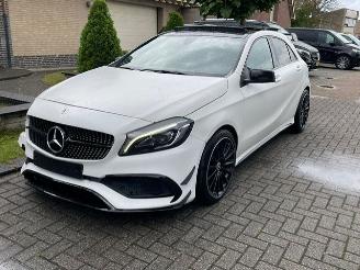 uszkodzony samochody osobowe Mercedes A-klasse 180 AMG LINE PANORAMADAK NAVI LED 2017/9