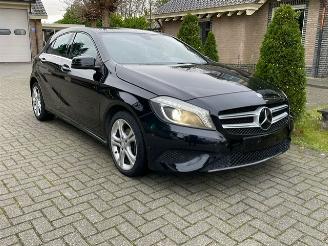 uszkodzony samochody osobowe Mercedes A-klasse 180 d SPORT NAVI XENON PDC 2014/1