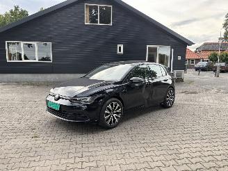 Damaged car Volkswagen Golf VIII 1.5 PANO CLIMA CAMERA LED 18 Inch B.J 2023 2023/4