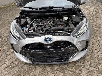 Toyota Yaris 1.5 HYBRIDE AUTOMAAT HEAD UP NAVI CLIMA CAMERA LED B.J 08-2022 picture 17