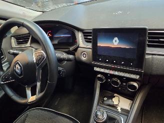 Unfallwagen Renault Captur TECHNO NAVI CLIMA CAMERA LED B.J 09-2023 2023/9