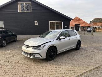 Voiture accidenté Volkswagen Golf 8 TSI LIFE EDITION 110 PK CLIMA CRUISE VIRT DASH B.J 05-2022 2022/5