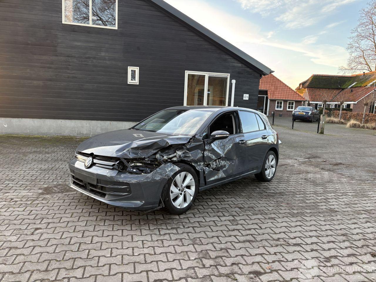 Volkswagen Golf 8.5 ETSI 1.5 HYBRIDE AUTOMAAT NAVI CLIMA CAMERA LED VIRT DASH TREKHAAK B.J 12-2024