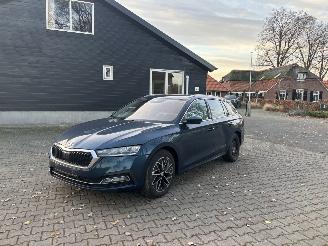 uszkodzony samochody osobowe Skoda Octavia TSI AUTOMAAT HYBRIDE NAVI CLIMA VIRT DASH CAMERA TREKHAAK LED B.J 12-2024 2024/12