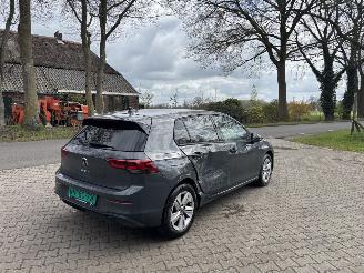 Voiture accidenté Volkswagen Golf 8 TSI 110 PK NAVI CLIMA VIRT DASH PDC CRUISE B.J 10-2020 2020/10