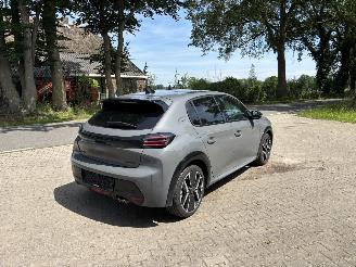 damaged passenger cars Peugeot 208 GT HYBRIDE 136 PK PANO AUTOMAAT NAVI CLIMA CAMERA LED B.J 2025 2025/7