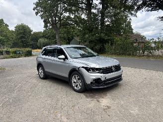 Volkswagen Tiguan 1.5 AUTOMAAT 150 PK NAVI CLIMA CAMERA LED TREKHAAK B.J 2024 picture 3
