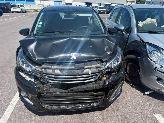 Schadeauto Peugeot 108  2015/8