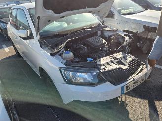 Schadeauto Skoda Fabia  2015/6