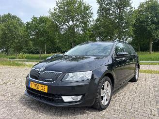 uszkodzony samochody osobowe Skoda Octavia 1.6 TDI Greenline 16V Combi/o 4Dr Diesel 1.598cc 81kW (110pk) FWD 2013-05/2020-07  CRKB 2014/3