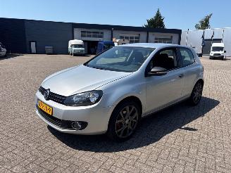krockskadad bil auto Volkswagen Golf 1.4 16V Hatchback  Benzine 1.390cc 59kW (80pk) FWD 2008-10/2012-11  CGGA 2009/1