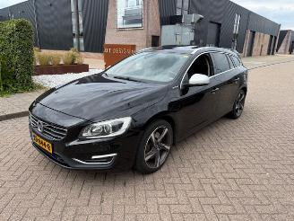 Schadeauto Volvo V-60 2.4 D6 Twin Engine R-Design 2015/12