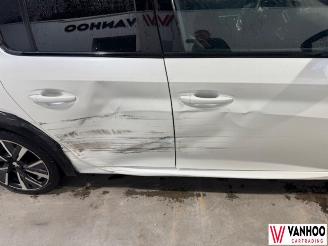 Peugeot 208  picture 7