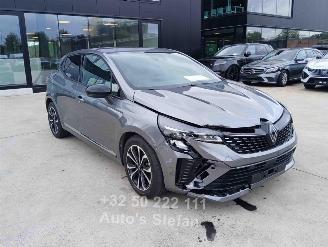 krockskadad bil auto Renault Clio V TECHNO 2024/6