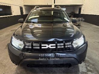Dacia Duster ESSENTIAL picture 2