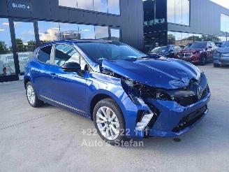 Renault Clio E-TECH HYBRIDE picture 1