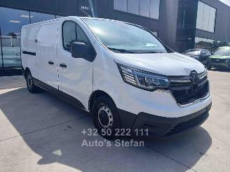 Vaurioauto  passenger cars Renault Trafic CONFORT 2024/3