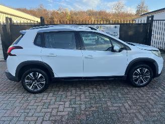 Peugeot 2008 1,2 PURE-TECH AUTOMATIC picture 6