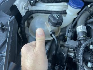 Peugeot 2008 1,2 PURE-TECH AUTOMATIC picture 14