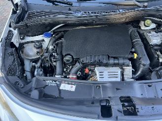 Peugeot 2008 1,2 PURE-TECH AUTOMATIC picture 12