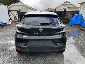 Schadeauto Renault Captur E-TECH AUTOMATIC - FACE-LIFT 2024/6
