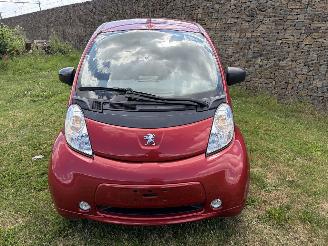 damaged passenger cars Peugeot iOn ELEKTRO  AIRCO 2019/8
