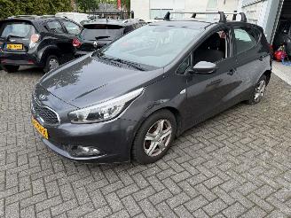 Schadeauto Kia Cee d 1.4 CVVT X-tra 2013/12