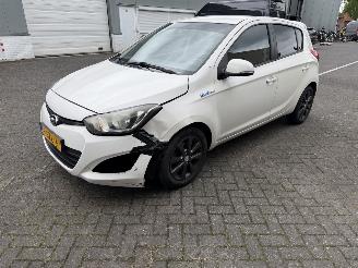 Damaged car Hyundai I-20 1.2i i-Deal 2014/2