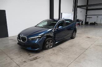 Voiture accidenté BMW 1-serie ADVANTAGE 2023/3