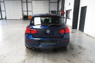 BMW 1-serie SEDAN picture 4