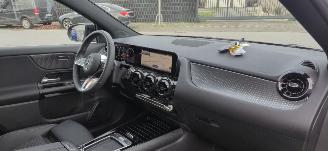 Mercedes GLA 180 Automaat*LED*Trekhaak*Digitaal display*Comfort stoelen*Parkeerpaket met camera*Navigatie*Apple Carplay*MBUX* picture 18