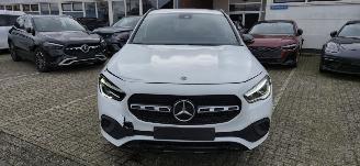 Mercedes GLA 220d 4Matic*Automaat*Ambiente*LED*DigitalDisplay*Navigatie*Nachtzicht paket*Parkeer paket* picture 2
