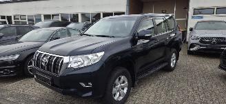 krockskadad bil auto Toyota Landcruiser 2.8L D4D* 5 deurs* Automaat*Navigatie*Kamera*trekhaak* 2022/4