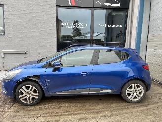 Damaged car Renault Clio RENAULT CLIO 1.5D 2017 2017/3