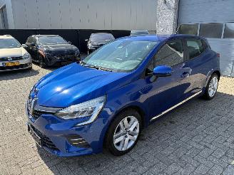 uszkodzony samochody osobowe Renault Clio RENAULT CLIO 1.5D 2022 2022/6