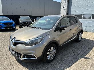 Damaged car Renault Captur RENAULT CAPTUR 1.5D 2016 2016/1
