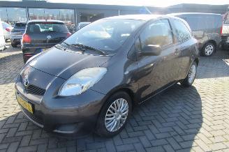 uszkodzony samochody osobowe Toyota Yaris 1.3 VVTi Comfort 2010/1