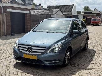 uszkodzony samochody osobowe Mercedes B-klasse B180 NAP NL AUTO 2013/1