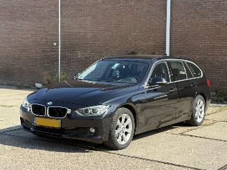 krockskadad bil auto BMW 3-serie 320d 2012/1