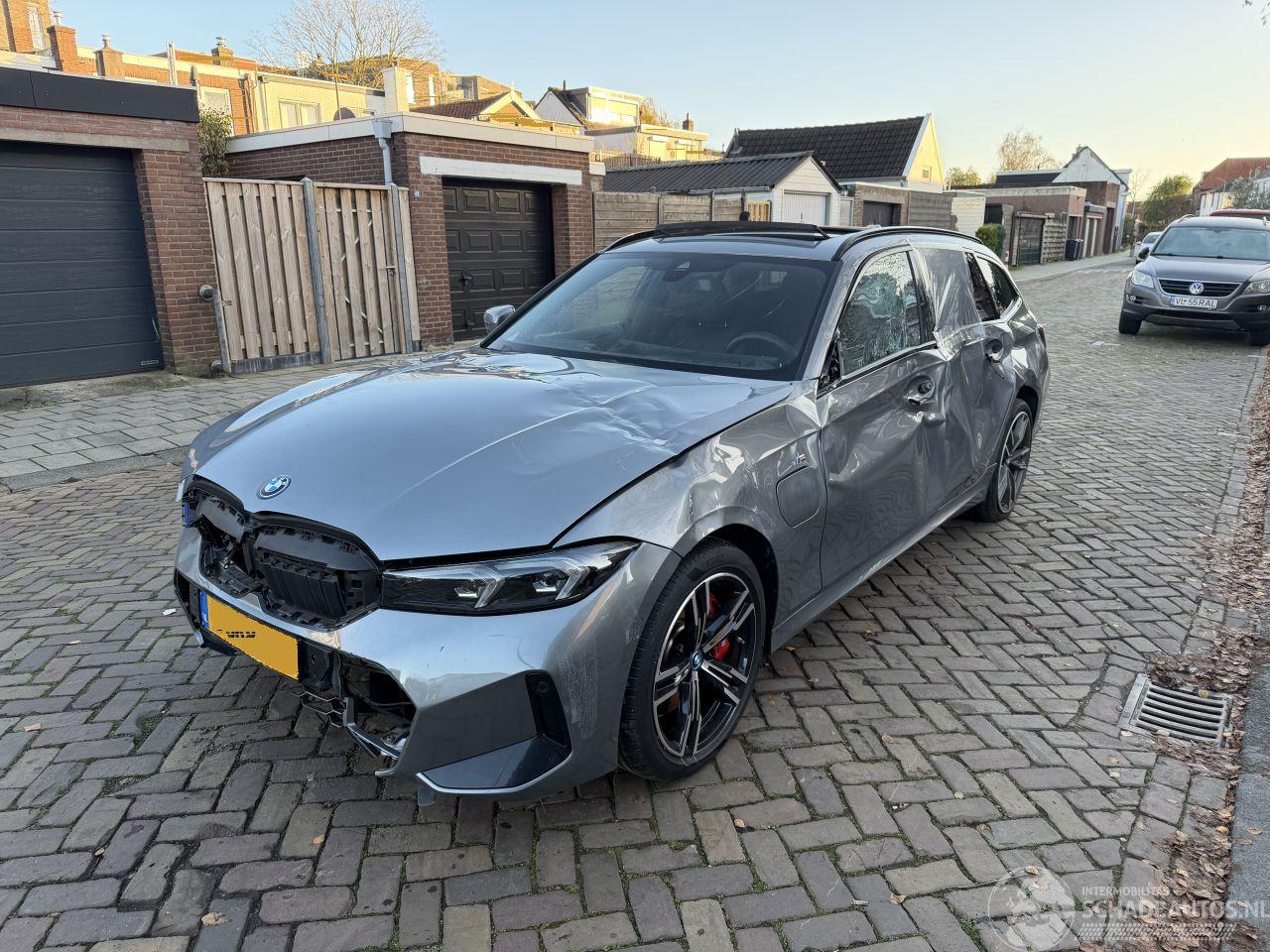 BMW 3-serie 320e M PAKKET New model!