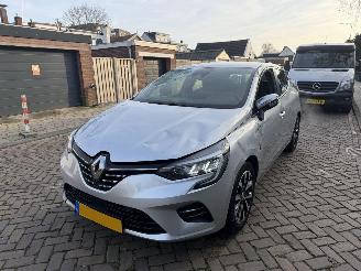 uszkodzony samochody osobowe Renault Clio 1.0 TCe  Initiale Paris AUTOMAAT 2021/1