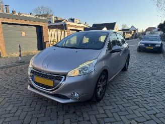 skadebil auto Peugeot 208 1.6 e-HDi Allure  NAP 2012/1