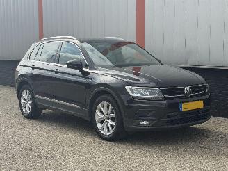 krockskadad bil auto Volkswagen Tiguan 1.5 TSI ACT  AUTOMAAT 150 PK 2019/1