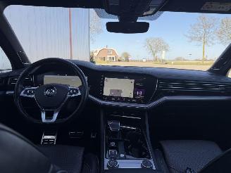 Volkswagen Touareg 3.0 TDI R Line BLACK picture 18